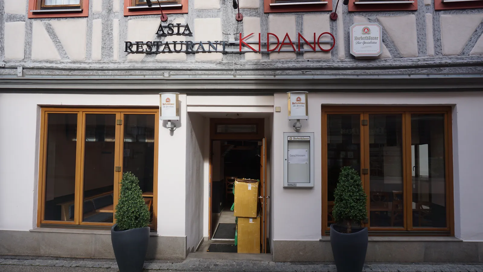 Half-timbered house with the lettering Asia Restaurant KIDANO above the entrance